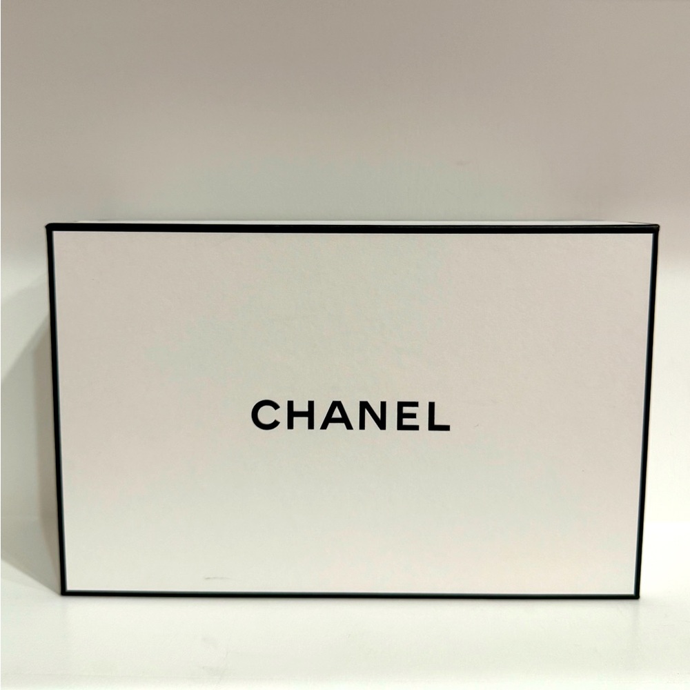 Chanel Gift Box - Picture 3 of 15